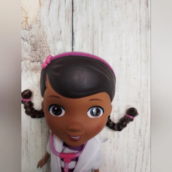 Doc McStuffins Doll - Picture 2 of 4